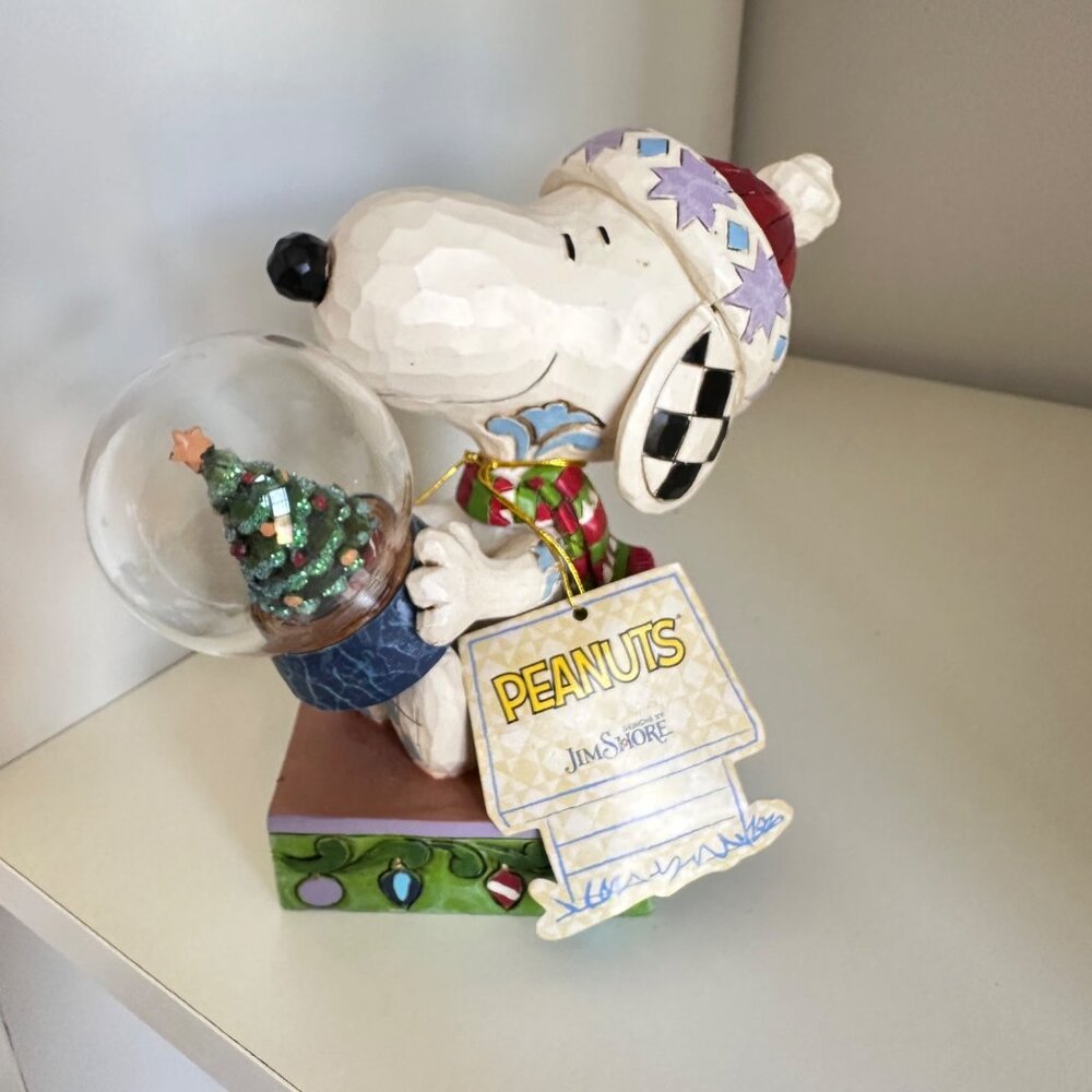 Jim Shore Snoopy Holding Snow Globe Christmas Peanuts